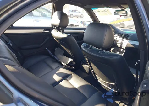 2002 BMW 325I z USA, uszkodzony, nr VIN WBAEV33452KL58089